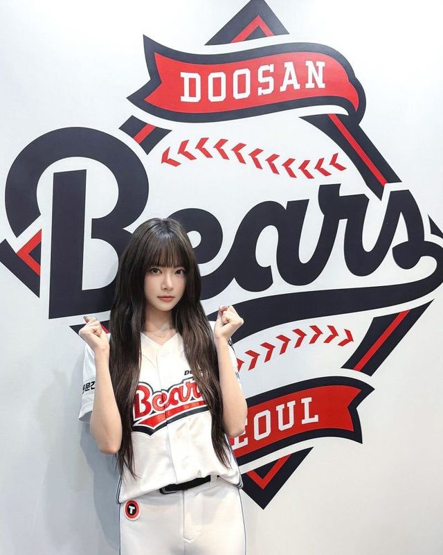 포토월 앞에서 포즈를 취한 홍은채(두산베어스)