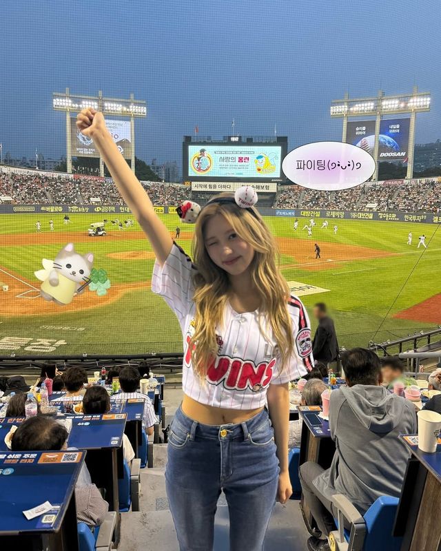 바로 가을 야구를 부르는 가을 선배, 아이브 가을! @fallingin__fall