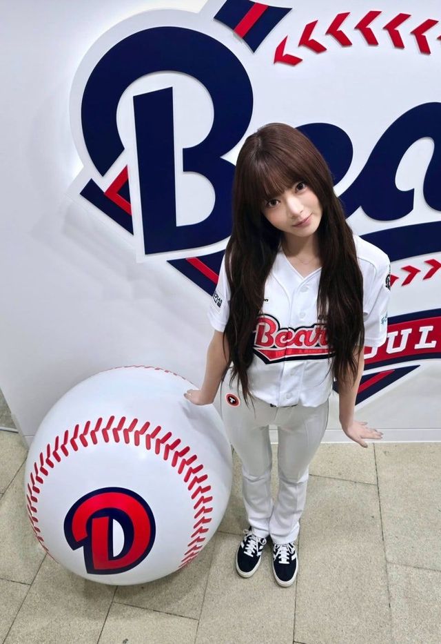 포토월 앞에서 포즈를 취한 홍은채(두산베어스)