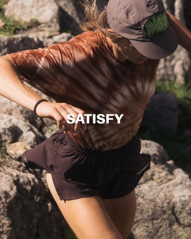 SATISFY 타이다이 티셔츠 50만원대