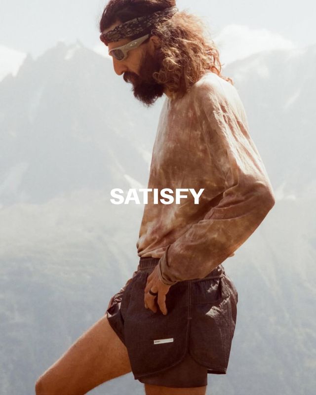 SATISFY 타이다이 티셔츠 50만원대