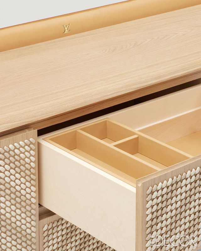 로프로 나무 위에 직조한 도어가 독창적인 ‘레가타(Regatta)’ 사이드보드.