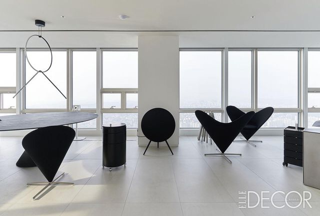 ‘극도의 미니멀리즘’을 컨셉트로 완성한 목동 현대하이페리온 거실.