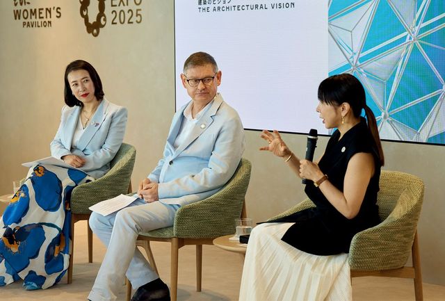  WA 다이얼로그에 참석한 미야치 준, 시릴 비네론, 그리고 나가야마 유코. 