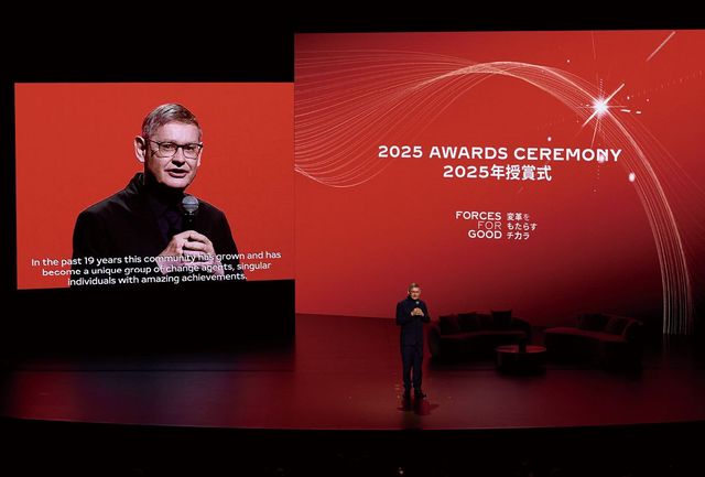까르띠에 문화 및 인류애 프로젝트 의장 시릴 비네론의 축사. 그는 까르띠에의 정신에 가장 부합하는 인물이다. 