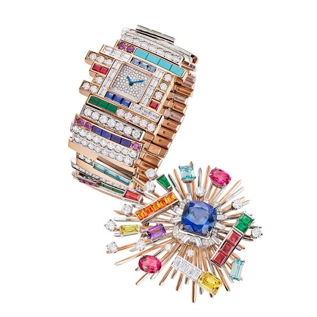 바게트 컷 블루 사파이어 아래에 다이얼이 감춰진 지오코 디 포르메 에 콜로리 하이 주얼리 시크릿 워치. 