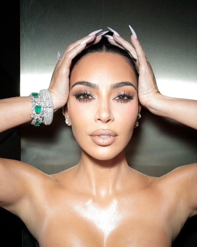 제프 베이조스와 로렌 산체스의 결혼식은 킴 카다시안을 비롯해 레드카펫을 방불케 하는 A급 셀럽으로 가득 채워질 전망입니다. @kimkardashian