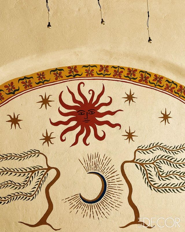  그리스 미코노스 섬에 있는 레스토랑을 위해 고대 그리스 신화의 상징적 요소를 재해석했다. 