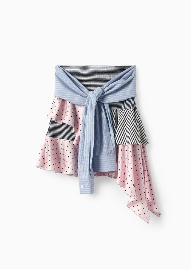 드레이핑이 독특한 스커트는 S/E/O 의 제품.