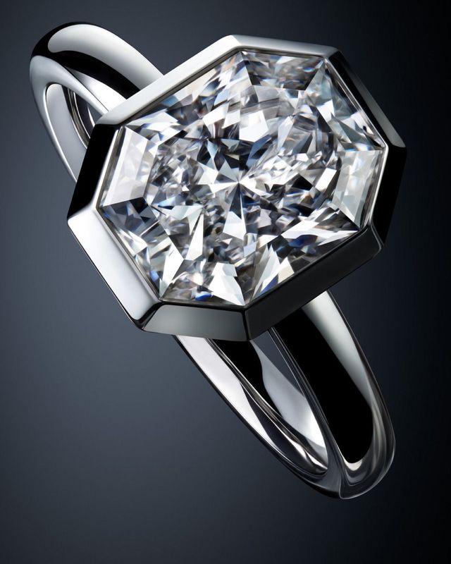 스와로브스키 크리에이티드 다이아몬드(SCD) ‘옥타곤’ 컬렉션 링.