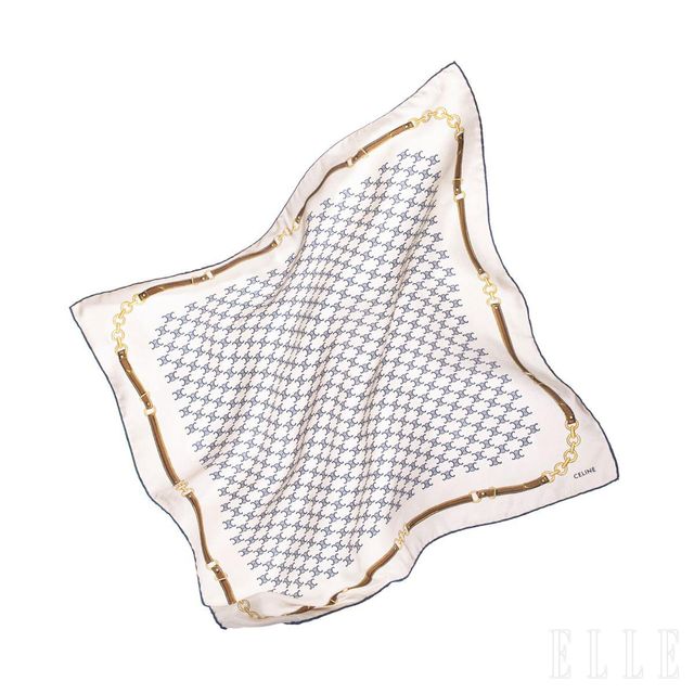  블루 트리옹프 디테일로 빼곡히 장식한 실크 트윌 반다나는 39만5천원, Celine.