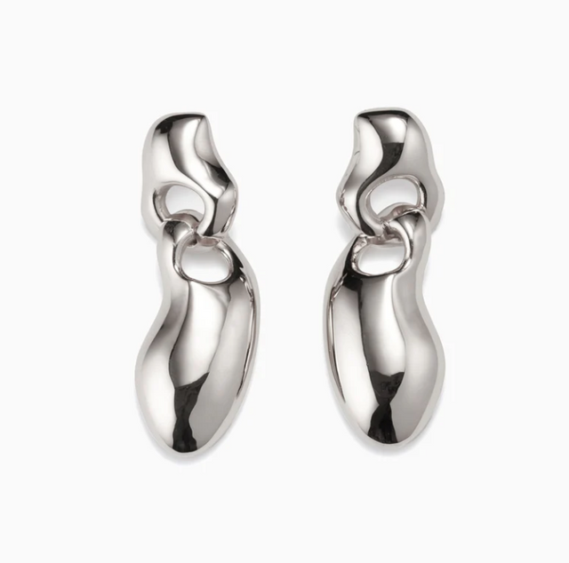 조형적인 느낌의 프란체스카 이어링. 