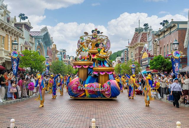 새롭게 선보이는 퍼레이드 '프렌드타스틱!'