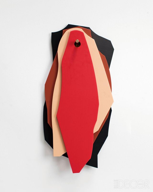 각기 다른 형태를 겹쳐 하나의 오브제처럼 보이는 도마.