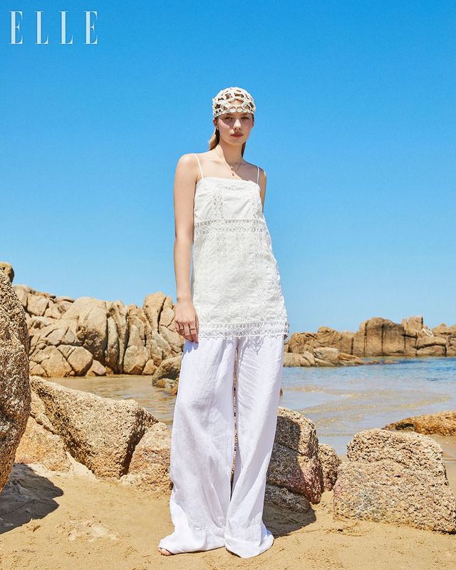 이어링, 네크리스, 브레이슬릿, 링은 모두 브레이드 컬랙션 Stonehenge. 