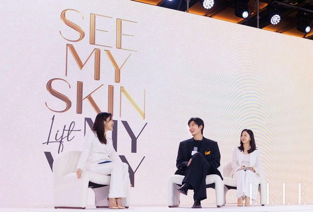 미디어 인터뷰에 답변하고 있는 이민호.