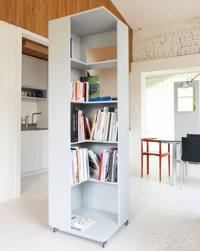 플랏엠의 타워 시리즈 중 하나인 책 선반 타워. 