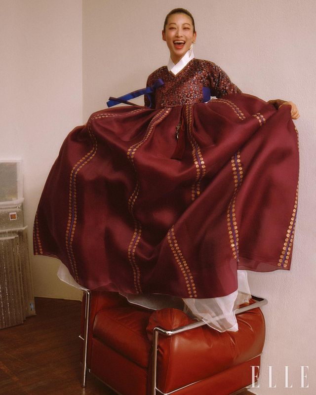 치마와 저고리, 귀고리는 모두 Orimi. 