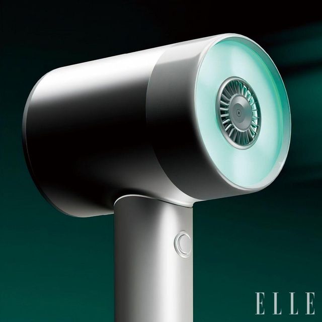 로레알 프로페셔널의 차세대 드라이어 에어라이트 프로. 