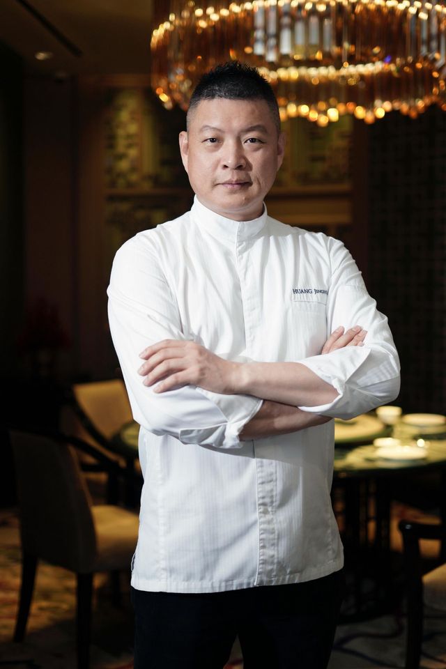 미슐랭 2스타 레스토랑 ‘지앙 바이 셰프 페이’의 황 총괄 셰프.