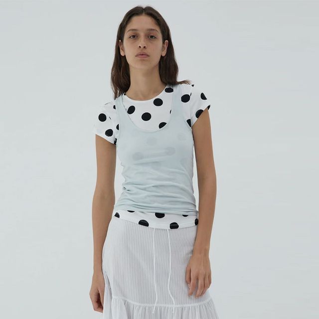 Paloma Wool 볼드한 도트 패턴으로 경쾌하고 스타일리시하게 연출할 수 있는 티셔츠.