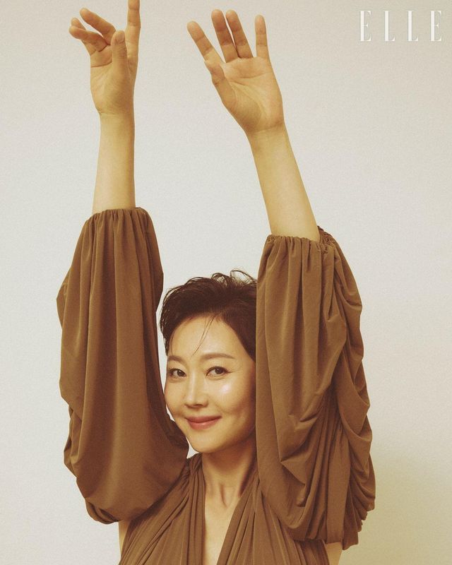 염정아가 입은 드레스는 Philosophy.