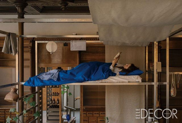 프라마가 제안한 모듈형 인테리어 시스템. 침대를 둘 공간이 없다면, 위로 올려 버리면 그만이다.