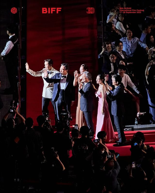 부국제 개막식 레드카펫 위에 선 스타들