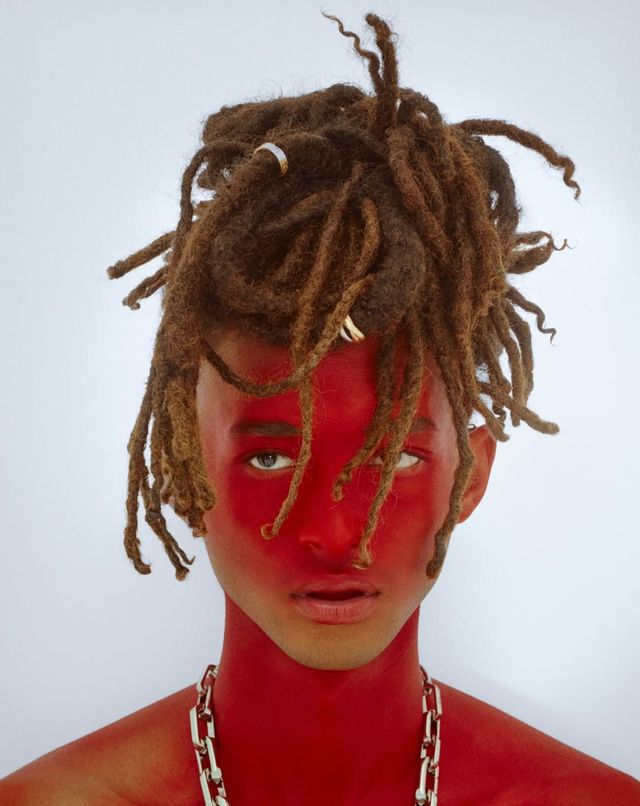 메종 크리스찬 루부탱은 브랜드 최초의 남성 크리에이티브 디렉터로 제이든 스미스(Jaden Smith)를 임명했다고 발표했습니다. 