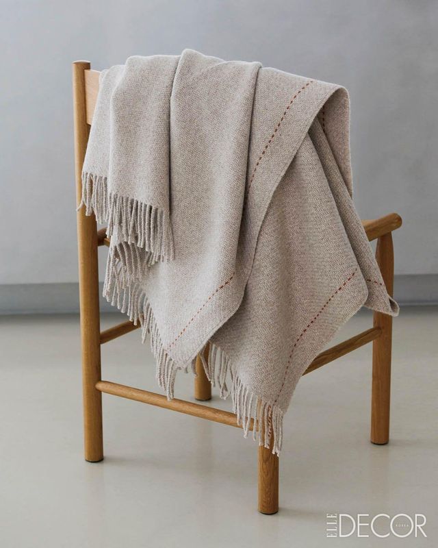 어떤 요리에도 요긴하게 쓸 수 있는 디자인에 쌓을 수 있는 구조로 실용성을 높인 1616 아리타 재팬 ‘CMA 클레이 컬렉션’. 