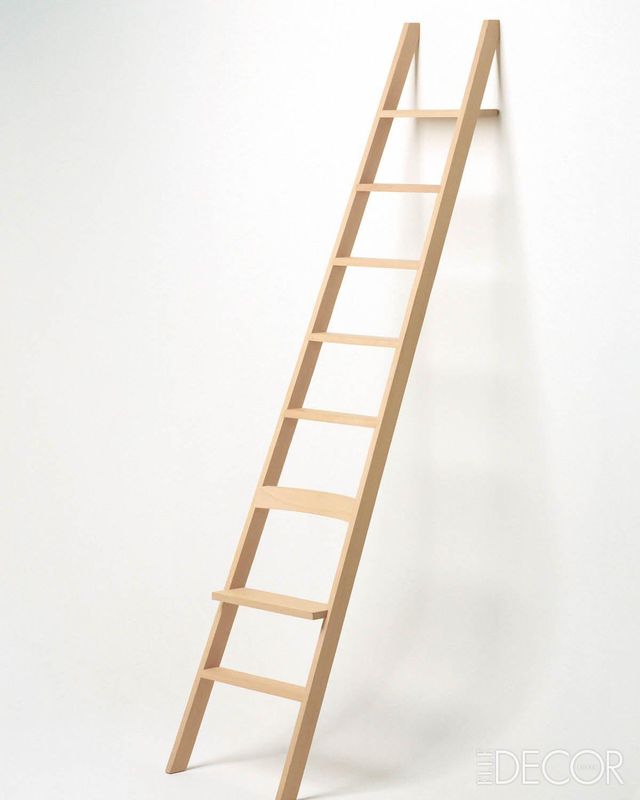 은은한 결의 목재에 가죽 힌지를 더해 부드럽게 접히고 펼쳐지는 세파랏은 정갈한 형태로 공간을 자연스럽게 구획한다. 