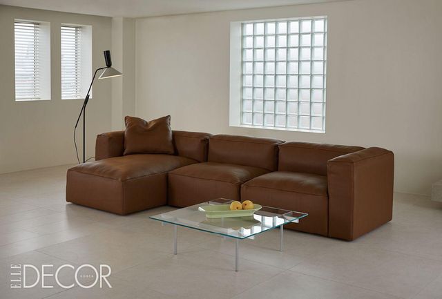 베이직한 아웃라인에 다양한 모듈 옵션이 가능한 ‘디드 소파’. 