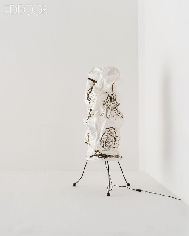 <루시드 드림>에 함께 전시된 ‘팔레트 스크린(Palette Screen)’와 ‘조니 플로어 라이트(Johnny Floor light)’.