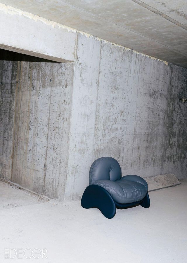 2024년 출시된 ‘스쿼시 체어’와 ‘스쿼시 러그’. 폴트로나 프라우(Poltrona Frau)와 투굿이 만나면 이런 의자가 탄생한다.