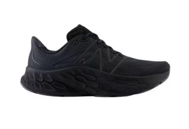 프레쉬 폼 X 모어 v4 트리플 블랙