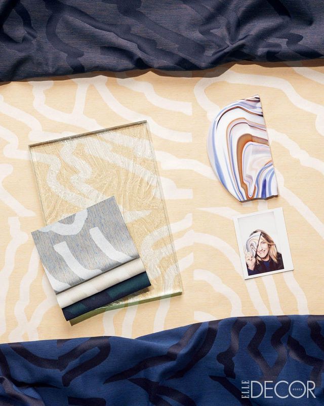 런치와 디너 행사에 쓰인 테이블과 의자 그리고 다양한 집기를 모두 패브릭으로 감쌌다.