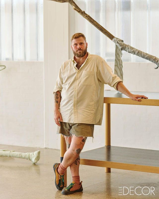 설치미술 작업을 맡은 스튜디오 타블루의 아트 디렉터 줄리어스 이버슨. 