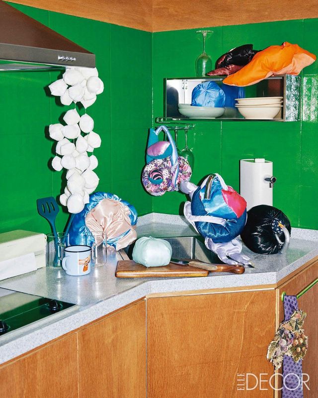 2019년부터 이어온 ‘웨어러블 오브젝트’가 놓인 주방. 