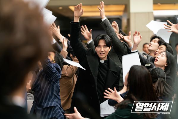 〈열혈사제〉 스틸컷 