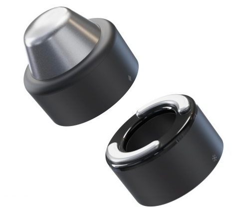 긴장을 완화하고 얼굴 근육을 푸는 데 효과적인 ‘핫 링’과 부기를 가라앉히고 민감함과 불편감을 완화시키는 ‘콜드 링’을 별도 구매해서 사용할 수 있는 테라페이스 프로 핫 링&콜드 링, Therabody.