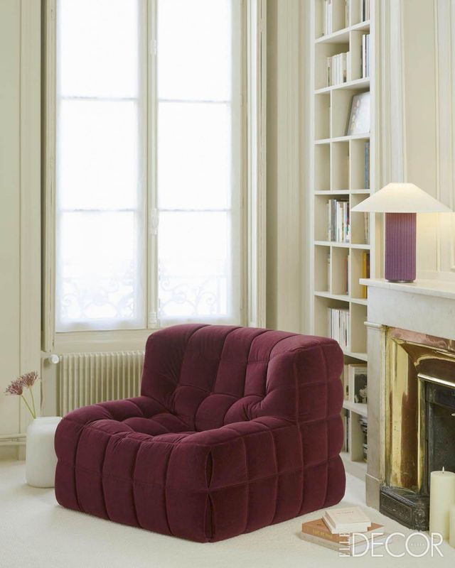 미셸 듀카로이의 역작 카시마(Kashima)는 2023년에 리뉴얼됐다. 넓고 포근한 좌석은 사용자가 자연스럽고 편안하게 몸을 기댈 수 있게 한다. 