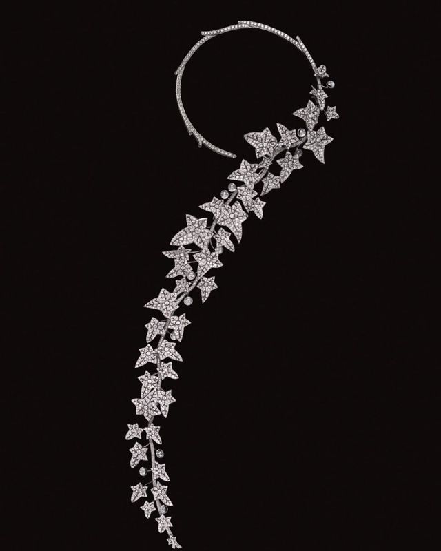 2026 이스뚜아 드 스틸 컬렉션 'THE UNTAMED'. 