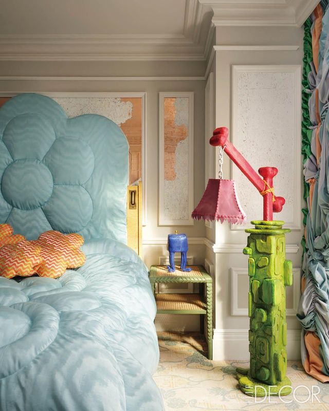 유크로니아는 직관적인 랜드마크를 세워 집단적 경험의 장소를 만들었다.