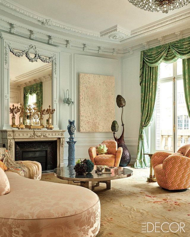 엘리 미즈라히의 대담한 미감과 유크로니아의 상상력이 만난 ‘모노(Mônot)’. 파리 오스만 아파트의 전통적인 골격 위에 유희적 변주를 가미했다. 