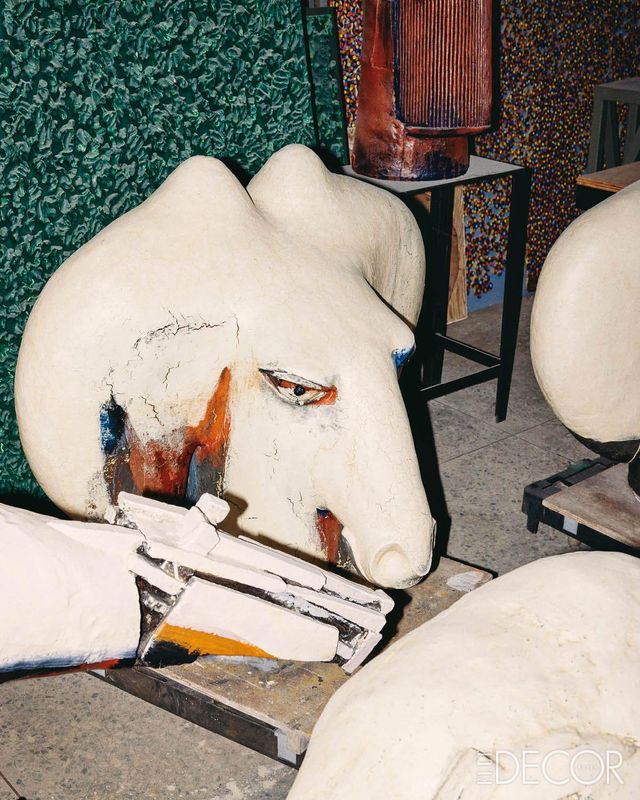 작업실 한 쪽에 놓인 ‘아프리카의 꿈’ 시리즈.