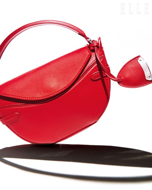 유풀그레인 새들 송아지가죽으로 만든 더 랄프 미니 크로스보디백은 2백80만원대, Ralph Lauren Collection.