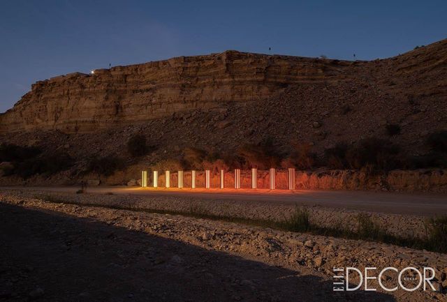‘누르 리야드 페스티벌(Noor Riyadh Festival)’에서 설치한 ‘라이트 호라이즌(Light Horizon)’의 전경. 거울과 LED를 활용해 빛이 반사되고 확장하는 효과를 극대화했다.