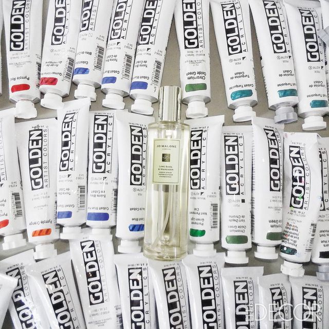 마이큐가 고른 조 말론 런던의 홈 프레그런스는 모두 은은하게 공간을 채워 특별한 분위기를 완성한다. 조 말론 런던의 시그너처로 시트러스 계열의 프레시한 향이 가볍게 분사되는 것만으로도 기분을 업시켜 주는 라임 바질 앤 만다린 룸 스프레이.