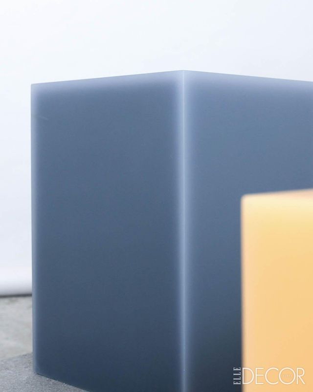 다양한 컬러와 형태로 전개되는 ‘Candy Cube’ 시리즈. 우윳빛 파스텔 톤은 사빈 마르셀리스를 상징하는 컬러.