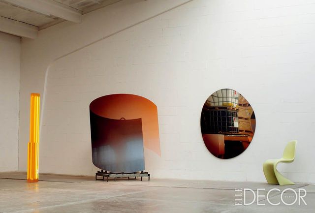 스튜디오에서 공장으로 이어지는 길목의 웨어하우스 한편은 넓은 공간과 흰 벽을 그대로 살려 제품 촬영을 위한 공간이 된다. 향후 전용 포토 스튜디오로 확장할 계획이다.